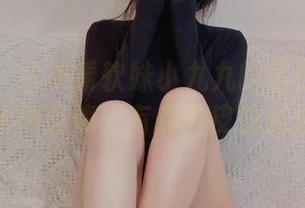 微密圈 – 快来看软妹小九九的玉足自拍：最新作品集，有点俏皮的足迹！